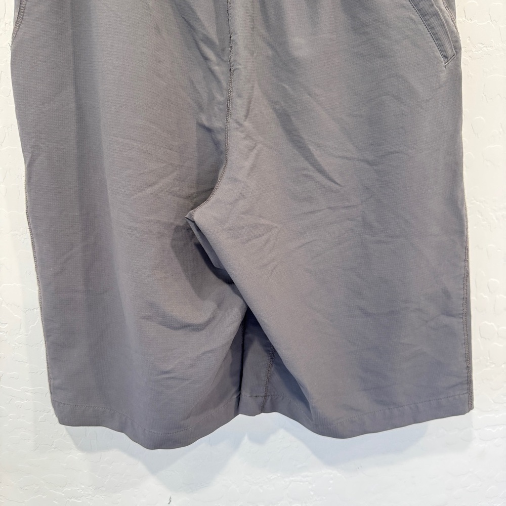 The North Face Charcoal Grey Athletic Shorts Mens Medium Athleisure Workout - Picture 8 of 8
